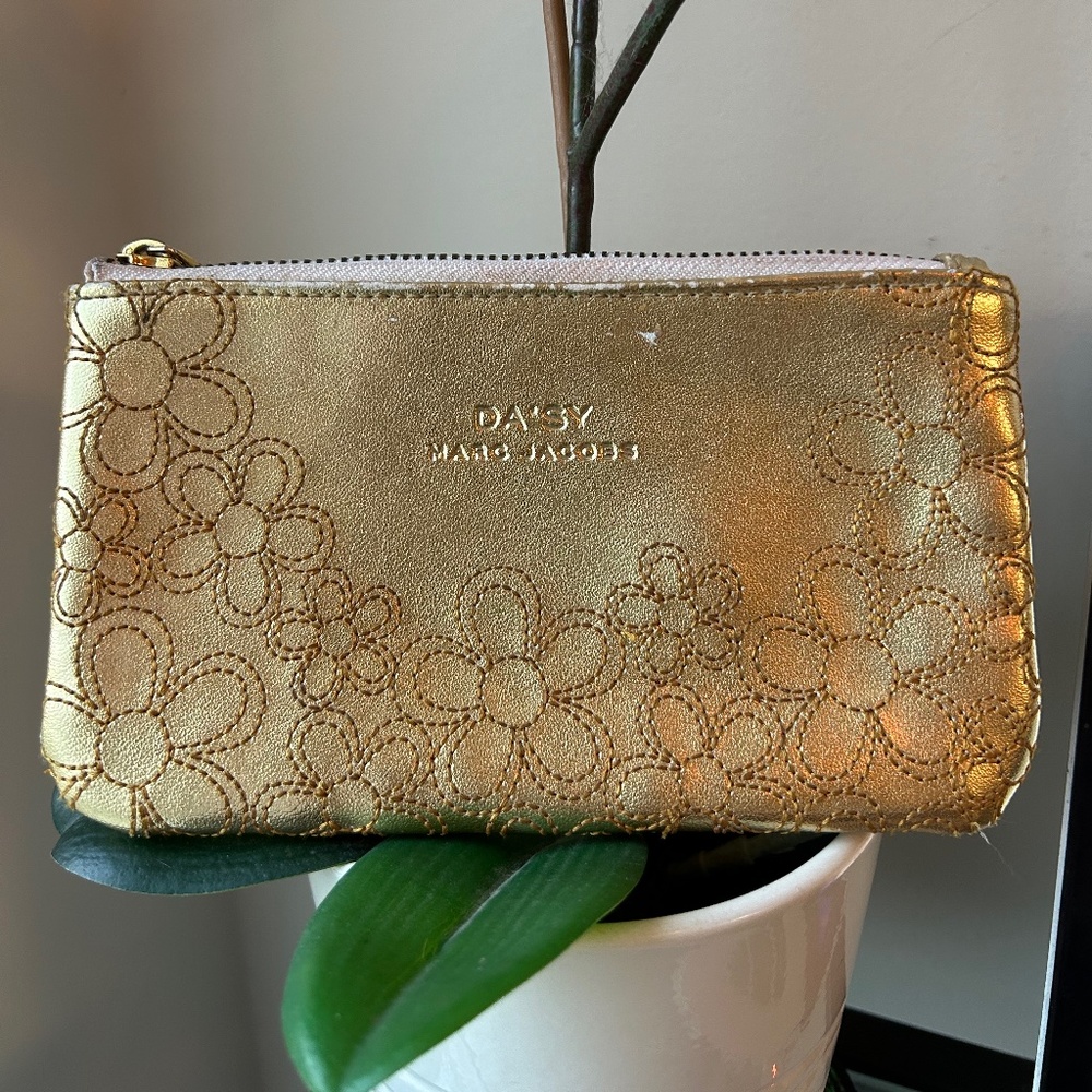 Marc Jacobs "Daisy" Gold Flower Wristlet/Pouch Cosmetic Holder